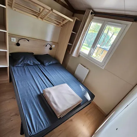 Onlycamp Les Monts Du Cantal Parque de Campismo Le Claux