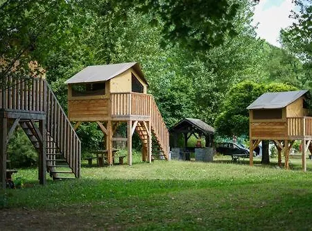 Onlycamp Les Monts Du Cantal Parque de Campismo Le Claux